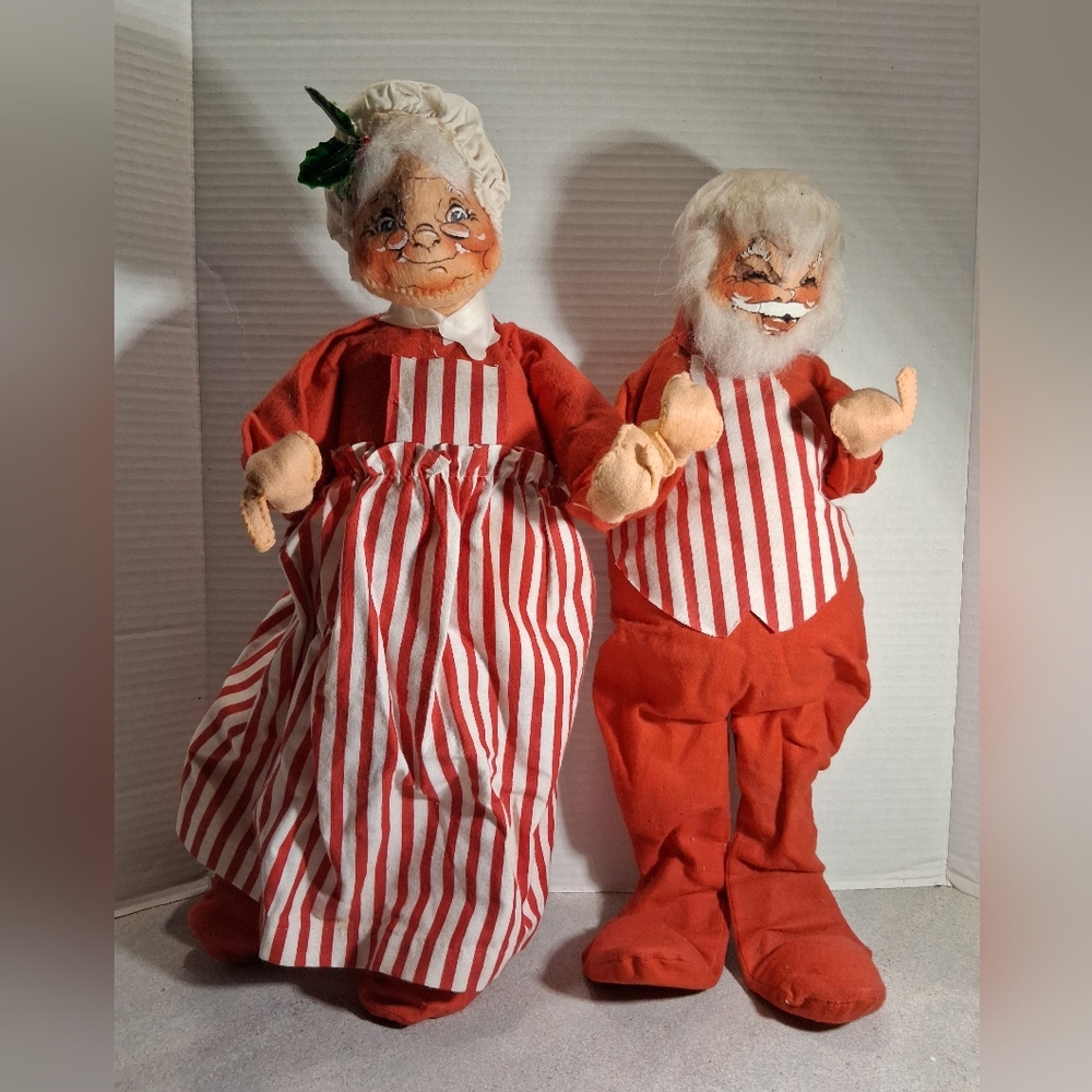 Annalee Mobilitee Mr. & Mrs. Santa 18" Dolls